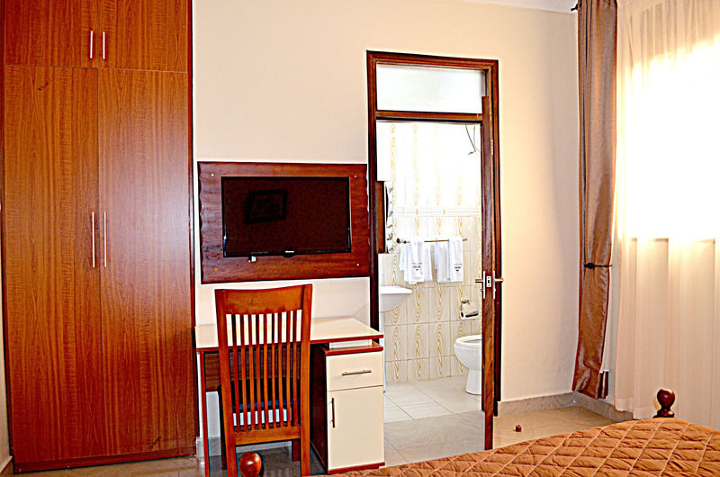 Marie'S Royale Hotel Kampala Esterno foto